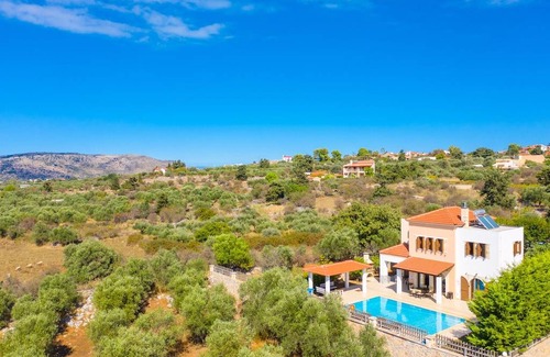 Kefalas Villa | Villa Eva: Large Private Pool, A/C, WiFi