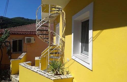 Petaleia House | Villa Jasmine, Sea and Mountain View in peaceful hamlet