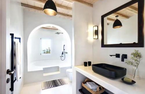 Paraga Villa | Villa Leo - Sea View Elegance and Infinity Pool