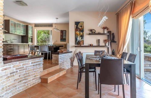Kiparissia Villa | Villa 'Luxury Flora Kiparissia' with Sea View, Wi-Fi and Air Conditioning