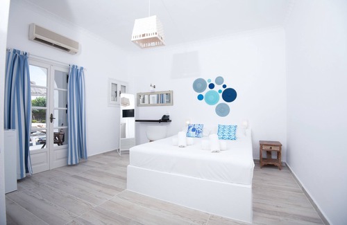 Perivolos Bed & Breakfast | Villa Markezinis