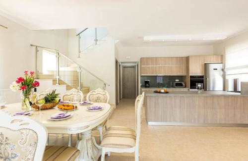 Almyrida Villa | Villa Noboa - Sea view, Spacious and Cozy. 5BD.