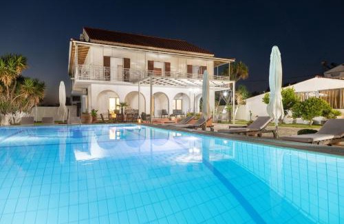 Roda Villa | Villa Paradiso: Near beach, superb pool and garden