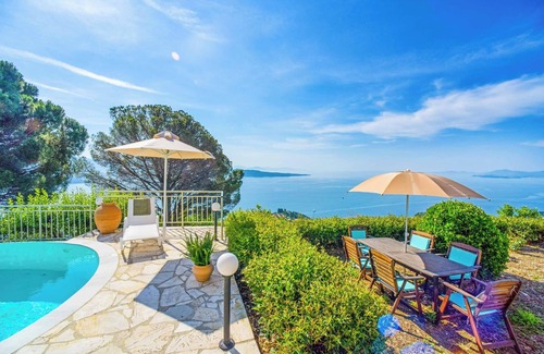 Petaleia Villa | Villa Seascape - Three Bedroom Villa, Sleeps 6