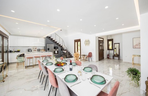 Potamos Villa | Villa Wild Willow - Six Bedroom Villa, Sleeps 16