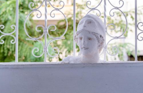 Moschato-Tavros Apartment | White & Stars