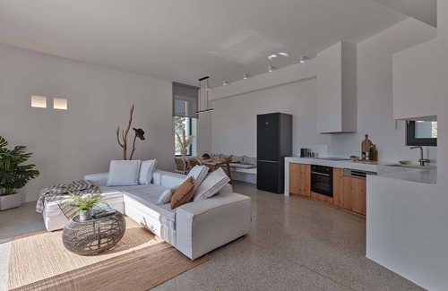 Krotiri Villa | Wonderful Paros Villa | Villa Cascada | 6 Bedrooms | Private Infinity Pool |.