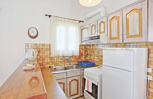 Agni Apartment | Zoulis Andonis: Village apartment very close to Kalami beach, really spacious for four persons