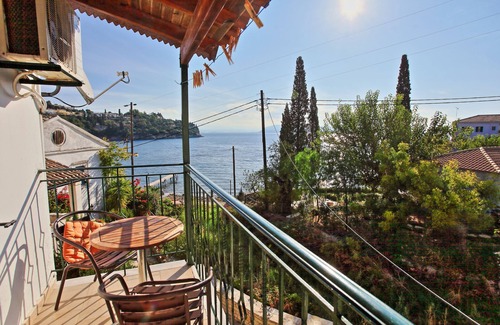 Agni Apartment | Zoulis Andonis: Village apartment very close to Kalami beach, really spacious for four persons