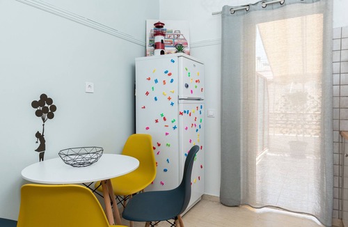 Loutraki-Agioi Theodoroi Apartment | Διαμέρισμα στο κέντρο του Λουτρακίου, 500 μέτρα από την θάλασσα .