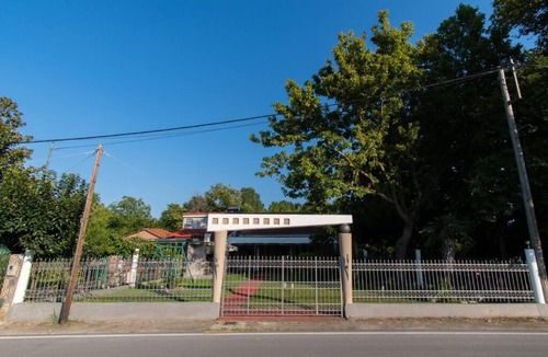 Velika House | ΜΟΝΤΕΡΝΟ ΕΞΟΧΙΚΟ ΣΠΙΤΙ ΚΟΝΤΑ ΣΤΗΝ ΠΑΡΑΛΙΑ ΜΕ ΚΗΠΟ