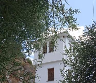Trikeri House | Μπροστά στο ναυάγιο Καλή τύχη