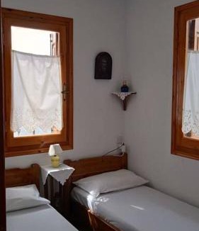 Trikeri House | Μπροστά στο ναυάγιο Καλή τύχη