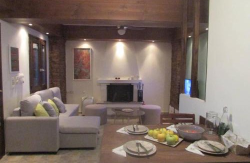 Kali Vrysi House | Το Σπιτι με την Σπηλιά