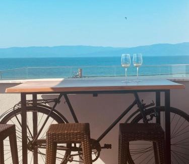 Paralia Ofryniou Apartment | Морска къща ЕММА