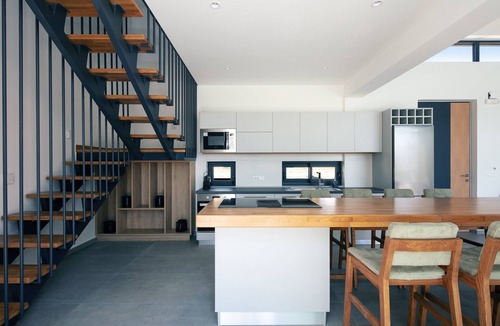 Chorafakia Villa | 1,2 Km from the beach, close to Chania, 40m2 private pool and sea views!