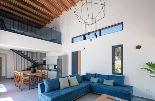 Chorafakia Villa | 1,2 Km from the beach, close to Chania, 40m2 private pool and sea views!