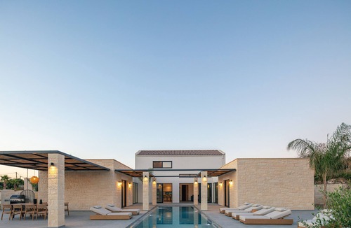 Chorafakia Villa | 1,2 Km from the beach, close to Chania, 40m2 private pool and sea views!