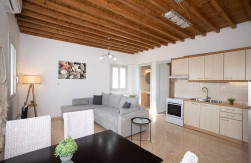 Plintri Apartment | 1 Bd Emerald Apt with Sparkling Shared Pool