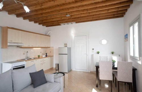 Plintri Apartment | 1 Bd Emerald Apt with Sparkling Shared Pool