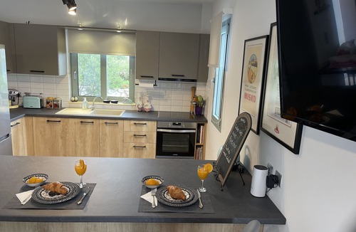 Kaligata House | 1 Bed Flat - Sleeps 2 - Parking - Wifi