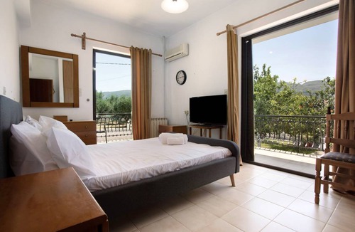 Agia Marina Apartment | 100 m² Apartment ∙ 3 bedrooms ∙ 5 guests