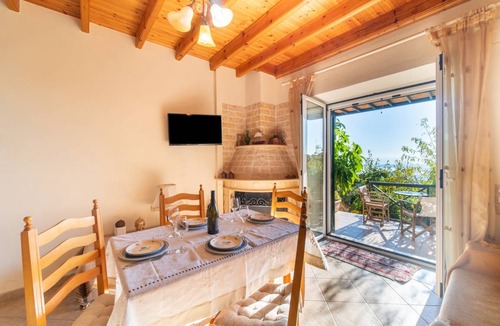 Chlomos House | 100 m² House ∙ 2 bedrooms ∙ 4 guests