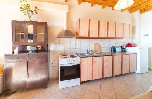 Chlomos House | 100 m² House ∙ 2 bedrooms ∙ 4 guests