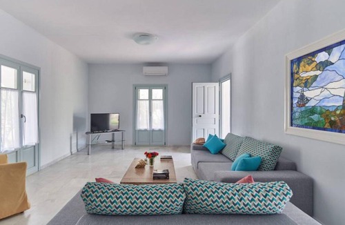 Paros House | 100 m² House ∙ 2 bedrooms ∙ 4 guests