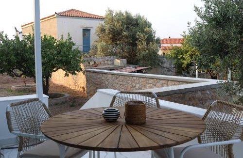 Milos House | 100 m² House ∙ 2 bedrooms ∙ 5 guests