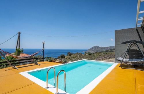 Mirthios House | 100 m² House ∙ 3 bedrooms ∙ 6 guests