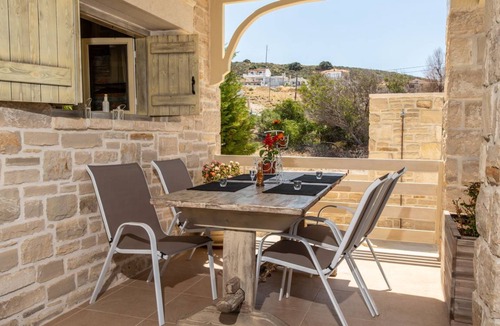 Neo Kalamaki Villa | 100 m² Villa ∙ 3 bedrooms ∙ 7 guests