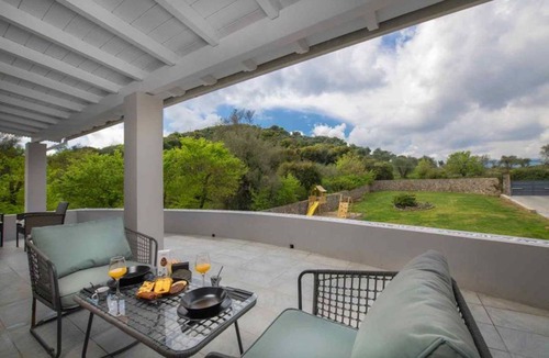 Vassilatika Villa | 1000 m² Villa ∙ 7 bedrooms ∙ 14 guests