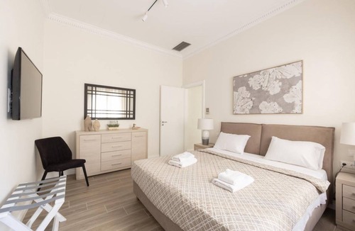 Plaka Apartment | 105 m² Apartment ∙ 2 bedrooms ∙ 4 guests