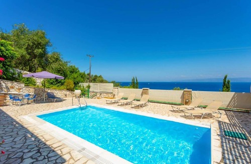 Paxos Villa | 109 m² Villa ∙ 3 bedrooms ∙ 7 guests