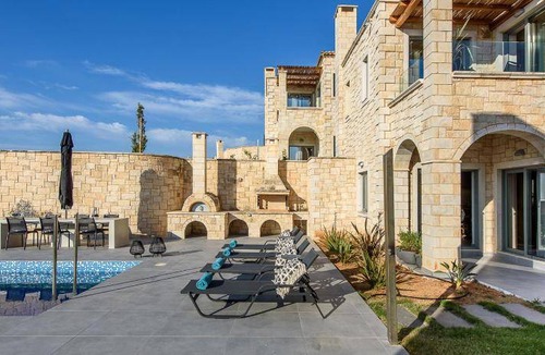 Agkisaras Resort | 110 m² Resort ∙ 3 bedrooms ∙ 127 guests