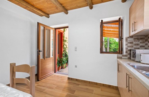 Livadia House | 113 m² House ∙ 2 bedrooms ∙ 5 guests