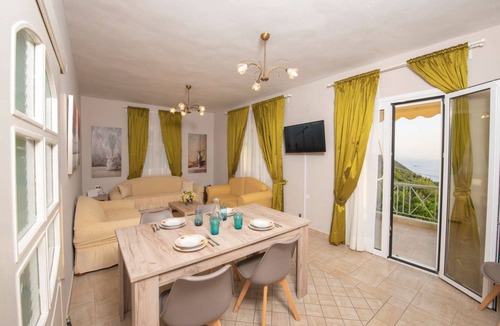 Kalamitsi Villa | 119 m² Villa ∙ 4 bedrooms ∙ 8 guests