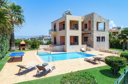 Stalos Villa | 12 People*2 Private pool * 500mt to Stalos beach* Walk to Tavernas & Supermarket