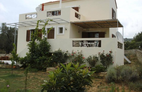 Monopari House | 120 m² House ∙ 3 bedrooms ∙ 5 guests