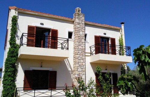 Monopari House | 120 m² House ∙ 3 bedrooms ∙ 5 guests