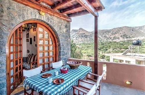 Mavrikiano House | 120 m² House ∙ 3 bedrooms ∙ 6 guests
