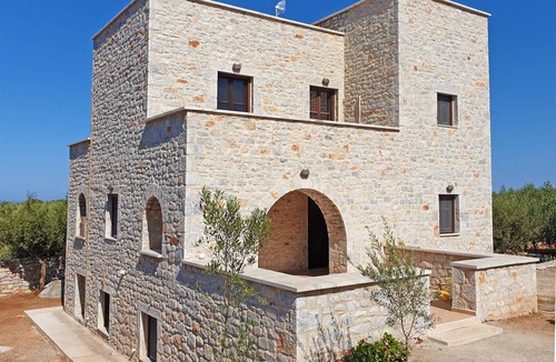 Omales House | 120 m² House ∙ 3 bedrooms ∙ 8 guests