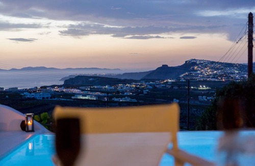 Santorini Villa | 120 m² Villa ∙ 3 bedrooms ∙ 8 guests