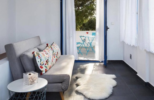 Aegina Villa | 120 m² Villa ∙ 3 bedrooms ∙ 8 guests