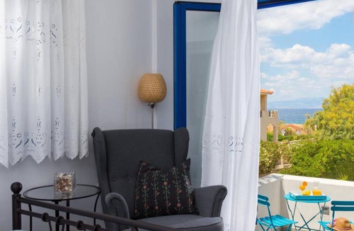 Aegina Villa | 120 m² Villa ∙ 3 bedrooms ∙ 8 guests