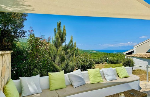 Petaleia Villa | 120 m² Villa ∙ 4 bedrooms ∙ 8 guests