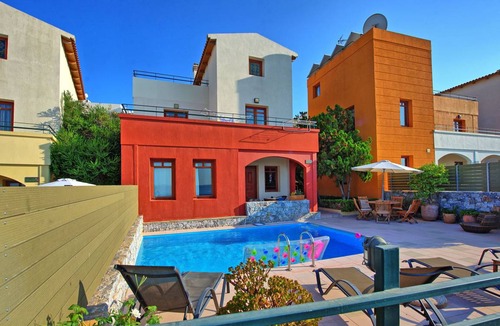 Plaka Villa | 120 m² Villa ∙ 4 bedrooms ∙ 7 guests
