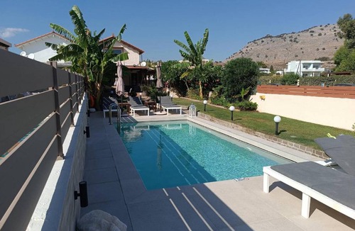 Lardos House | 130 m² House ∙ 4 bedrooms ∙ 10 guests