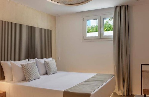 Plaka Resort | 130 m² Resort ∙ 4 bedrooms ∙ 16 guests